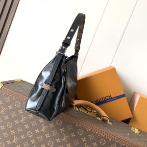 Alternative view of 【CarryAll East West Handbag】 Crafted from Monogram canvas with leather trim, the CarryAll EastWest handbag is the perfect companion for urban living. Its generous silhouette features a well-organized interior, enhanced by a large inner pocket for added functionality. Monogram canvas zippered clutch secured with a leather strap Dimensions: 20 x 10 x 33.5 cm